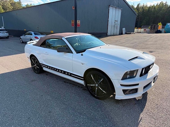 Ford Mustang 12 of 29