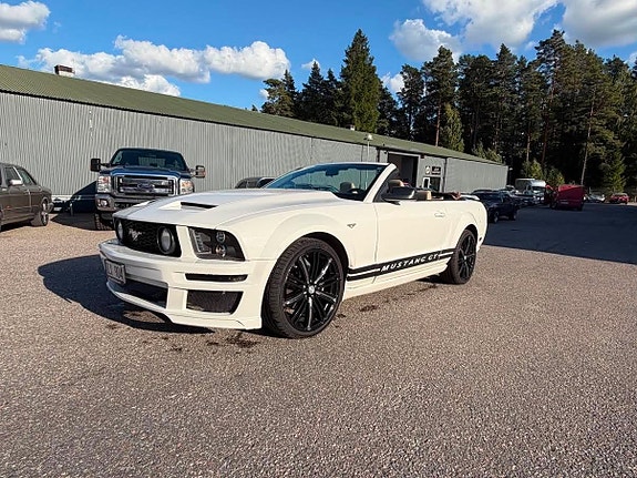 Ford Mustang 4 of 29