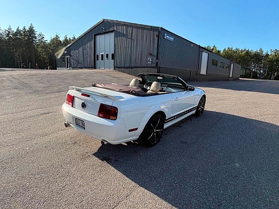 Ford Mustang 8 of 29