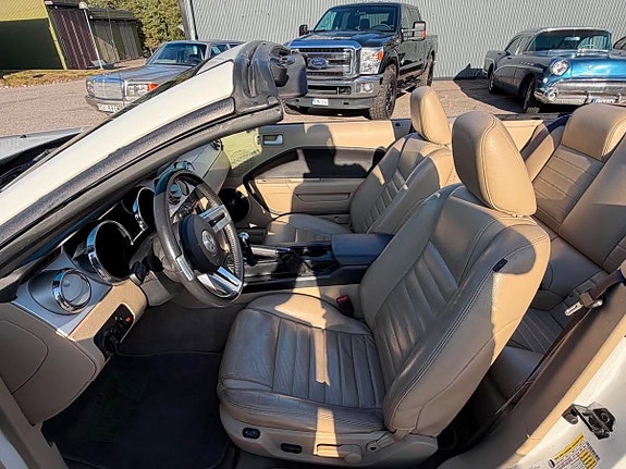 Ford Mustang 16 of 29