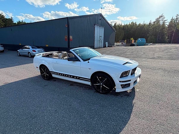 Ford Mustang 7 of 29