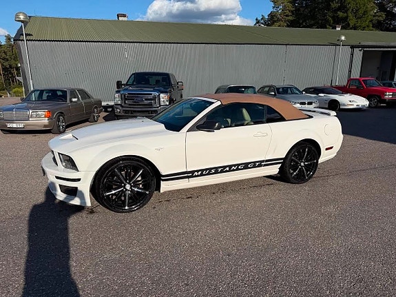 Ford Mustang 13 of 29