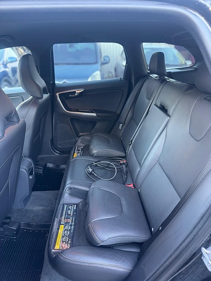 Volvo XC60 12 of 17