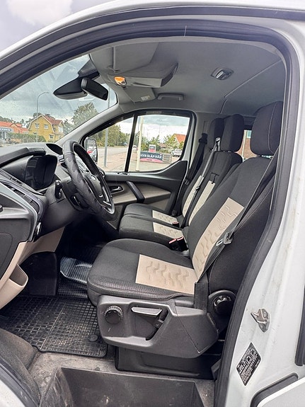 Ford Transit Custom 12 of 17