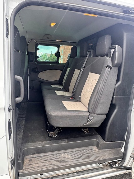 Ford Transit Custom 11 of 17