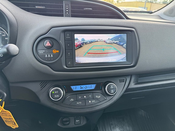 Toyota Yaris 15 of 28