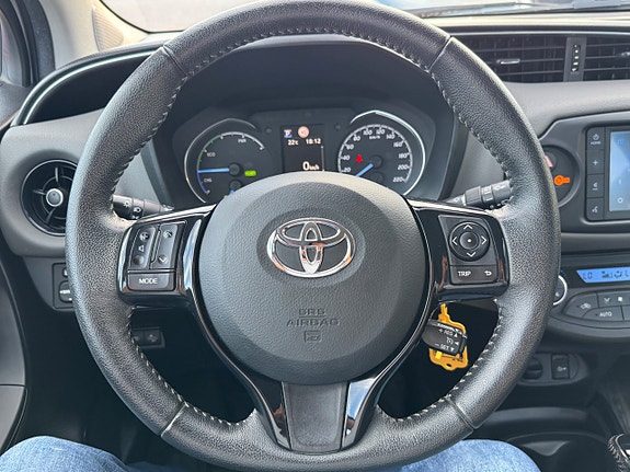 Toyota Yaris 10 of 28