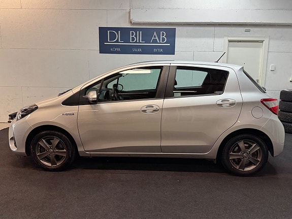 Toyota Yaris 25 of 28