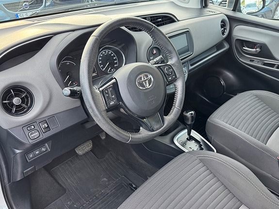 Toyota Yaris 9 of 28