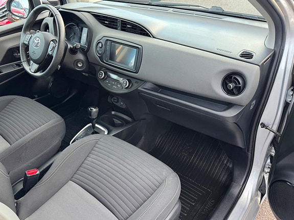 Toyota Yaris 17 of 28