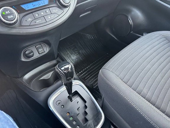 Toyota Yaris 16 of 28