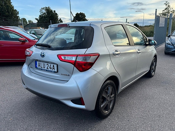 Toyota Yaris 6 of 28