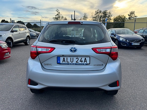Toyota Yaris 7 of 28