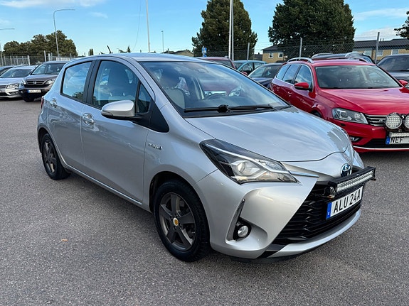 Toyota Yaris 3 of 28