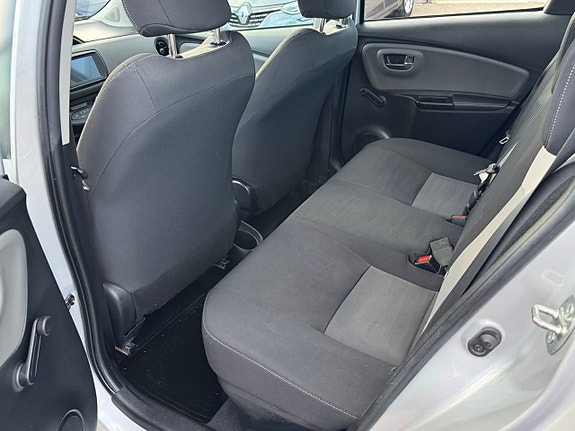 Toyota Yaris 18 of 28