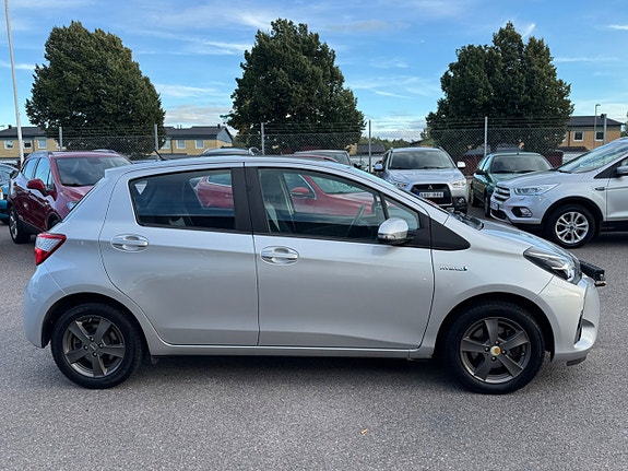 Toyota Yaris 4 of 28