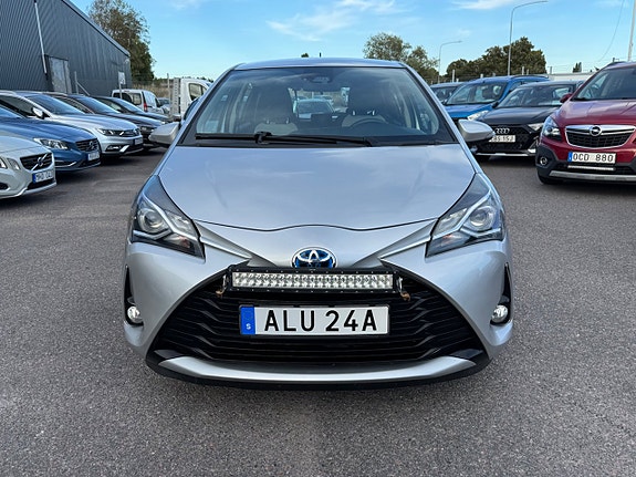Toyota Yaris 2 of 28