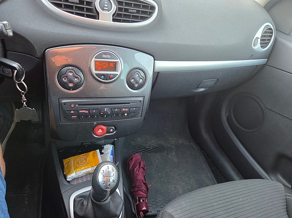 Renault Clio 8 of 10