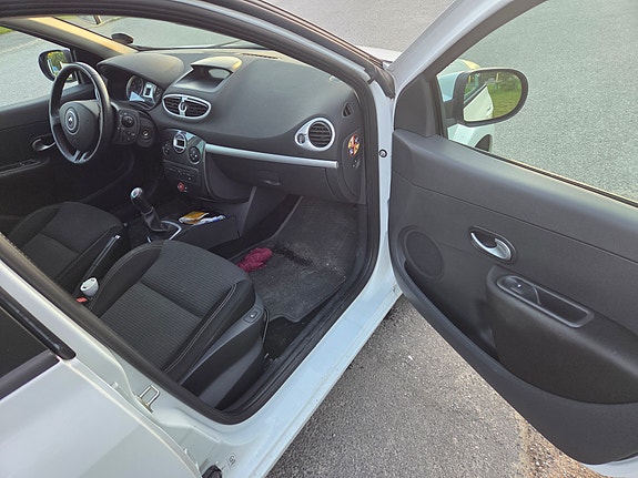 Renault Clio 9 of 10