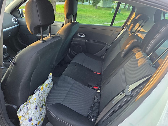 Renault Clio 6 of 10