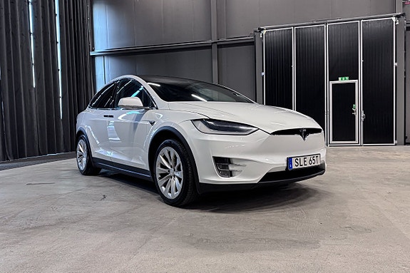 Tesla Model X 8 of 17