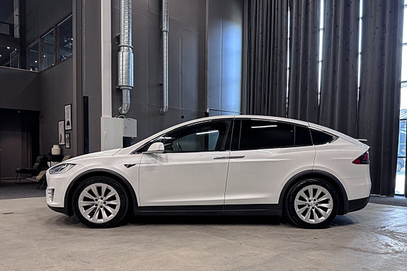 Tesla Model X 3 of 17