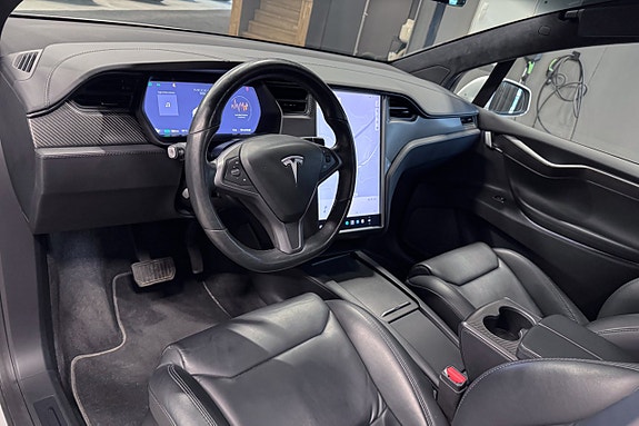 Tesla Model X 11 of 17