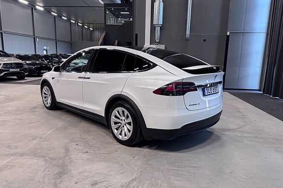 Tesla Model X 4 of 17