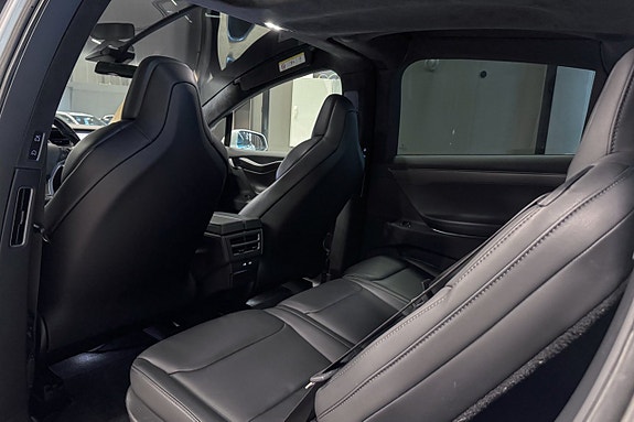 Tesla Model X 12 of 17