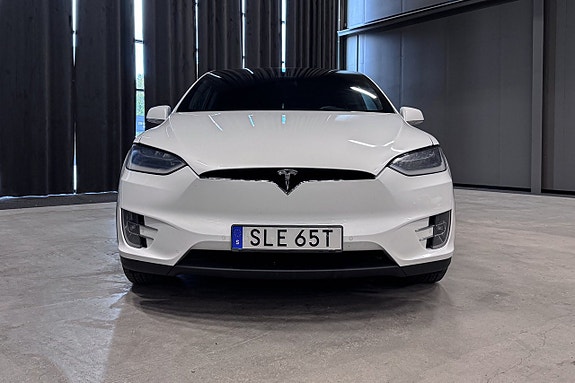 Tesla Model X 9 of 17