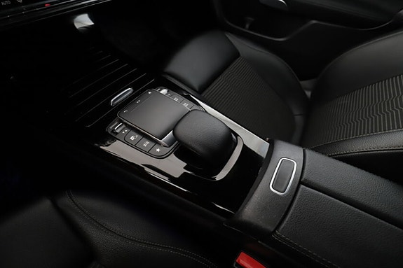 Mercedes-Benz CLA200 d 18 of 23