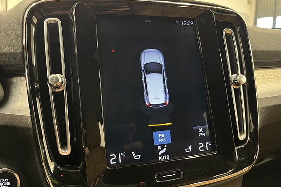 Volvo XC40 17 of 25