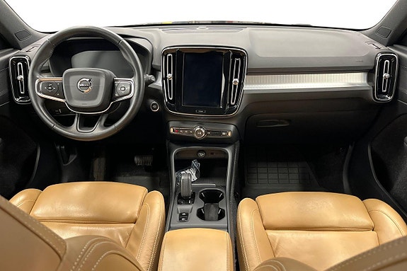 Volvo XC40 13 of 25