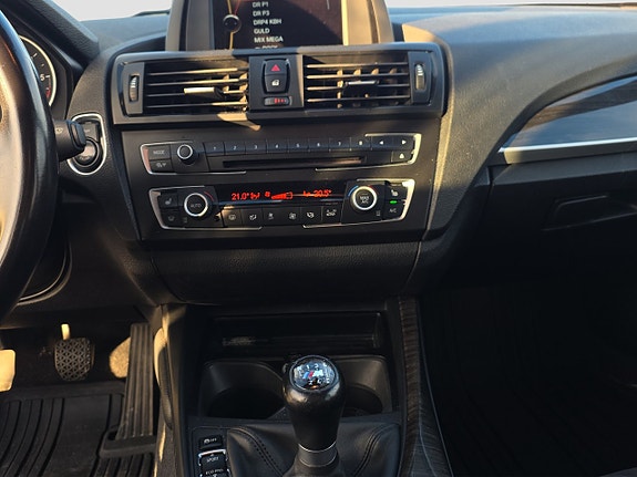 BMW 118d 14 of 17