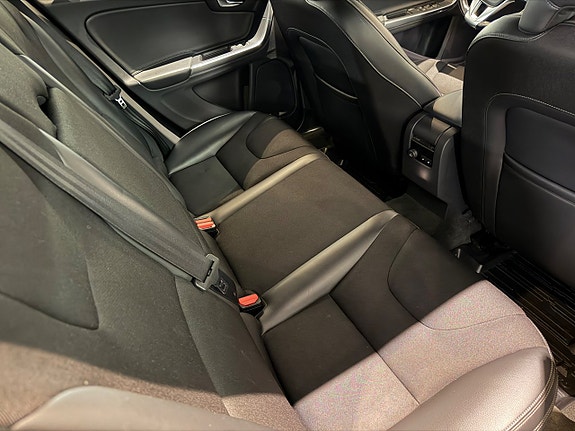 Volvo V60 13 of 17