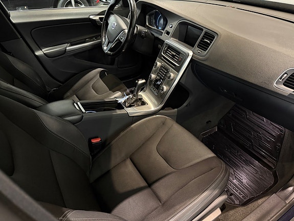 Volvo V60 10 of 17