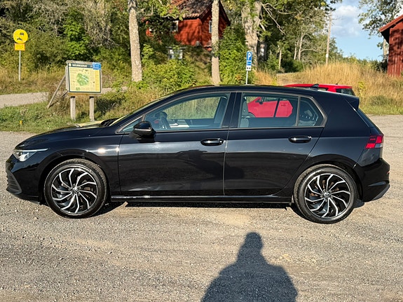 Volkswagen Golf VIII 3 of 9