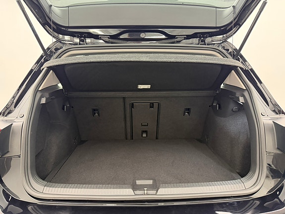 Volkswagen Golf VIII 7 of 9
