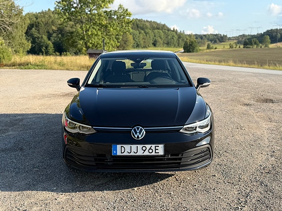 Volkswagen Golf VIII 2 of 9
