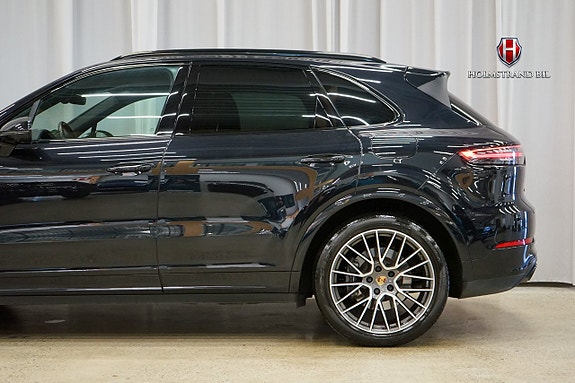 Porsche Cayenne 8 of 30
