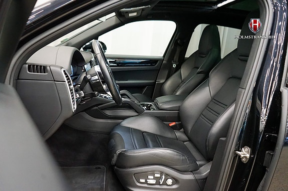 Porsche Cayenne 9 of 30