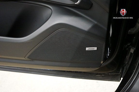 Porsche Cayenne 27 of 30