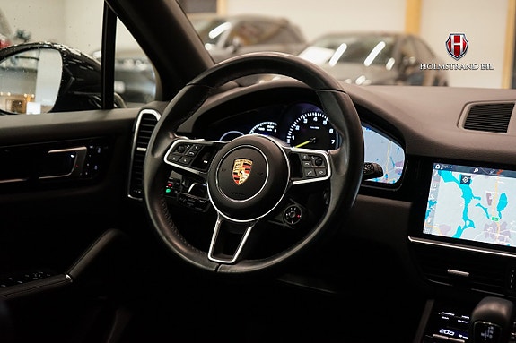 Porsche Cayenne 15 of 30