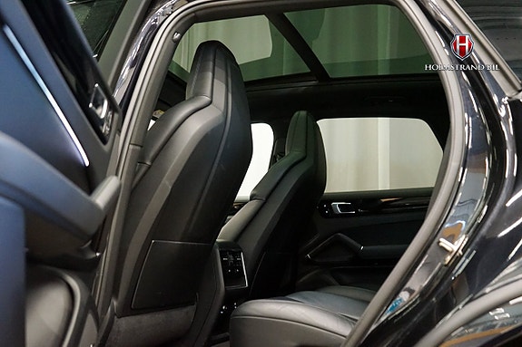 Porsche Cayenne 12 of 30