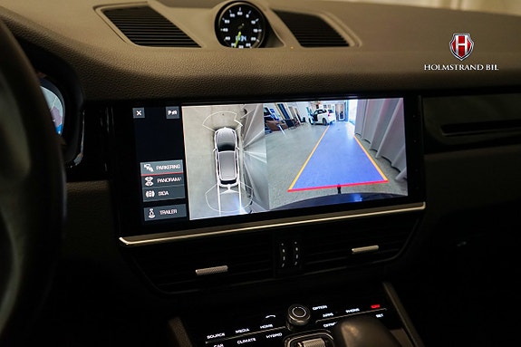 Porsche Cayenne 19 of 30