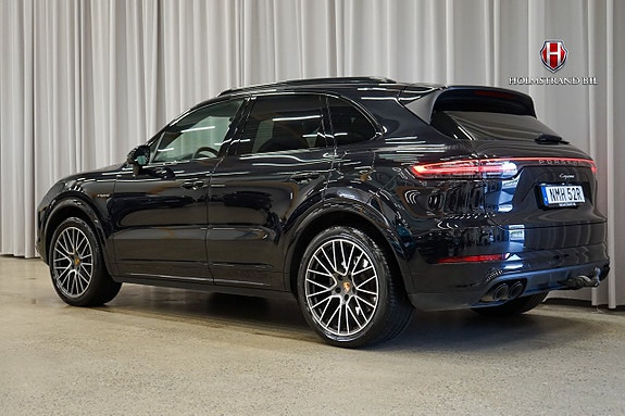 Porsche Cayenne 5 of 30