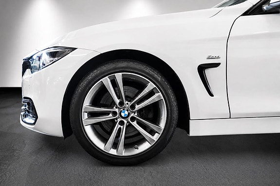 BMW 430i 3 of 26