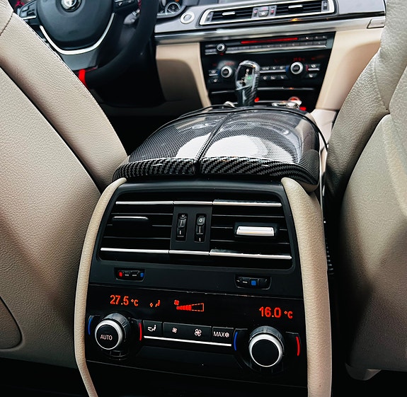 BMW 750i 8 of 8