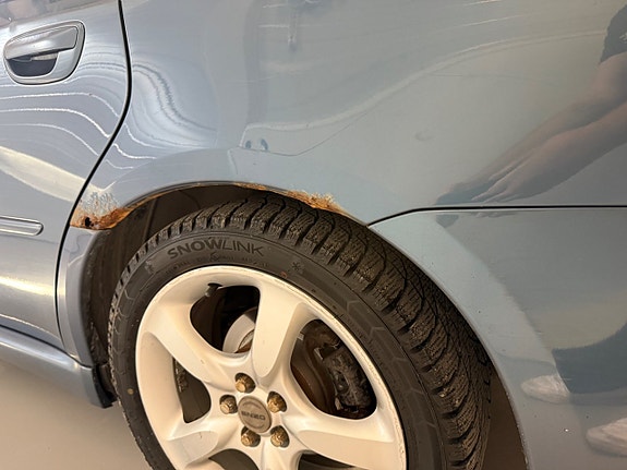 Subaru Legacy 12 of 13