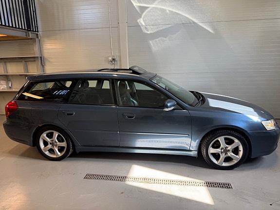 Subaru Legacy 3 of 13